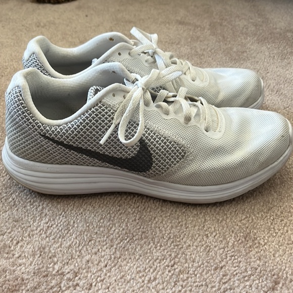 Nike Revolution 3 Gym Shoes - Picture 2 of 8